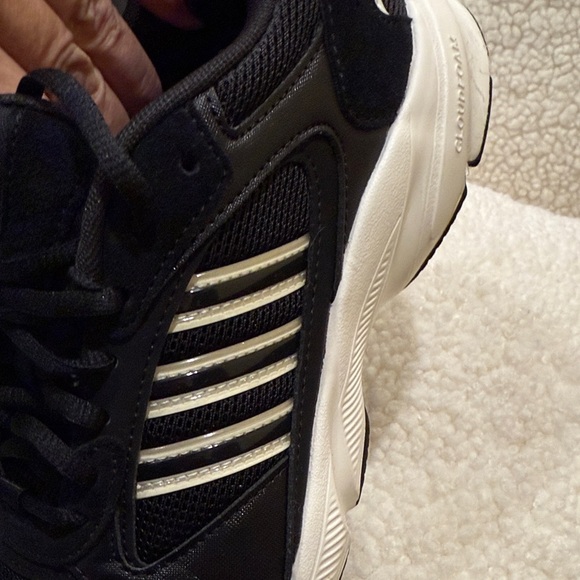 Adidas Black and White cloud foam sneakers NWOT - Picture 6 of 9